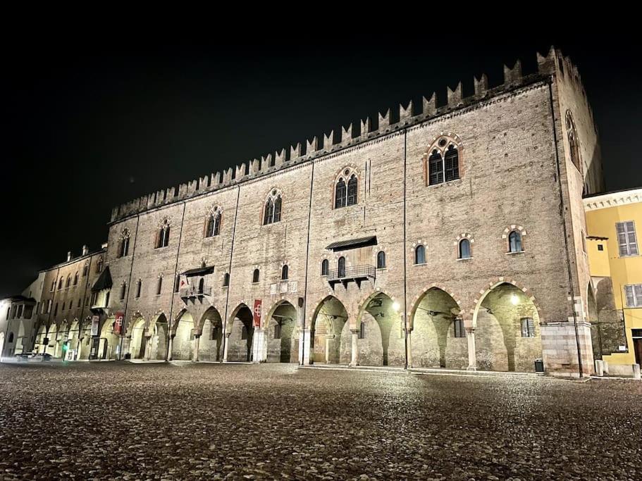 Apartment Under The Basilica Of Sant'Andrea Mantua Dış mekan fotoğraf